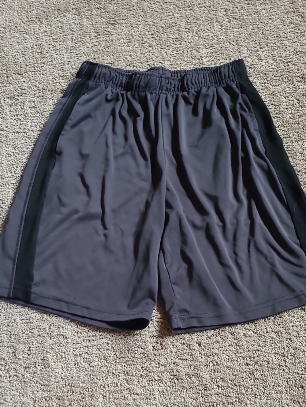 tek gear Charcoal Gray Shorts with Black Side Panels Boys Large (14/16)